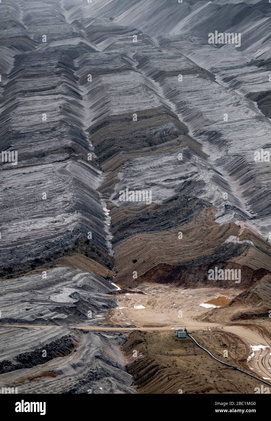 Germania, Renania settentrionale-Vestfalia, Hambach, vista ad alto angolo del sovraccarico della miniera di lignite a cielo aperto Foto Stock