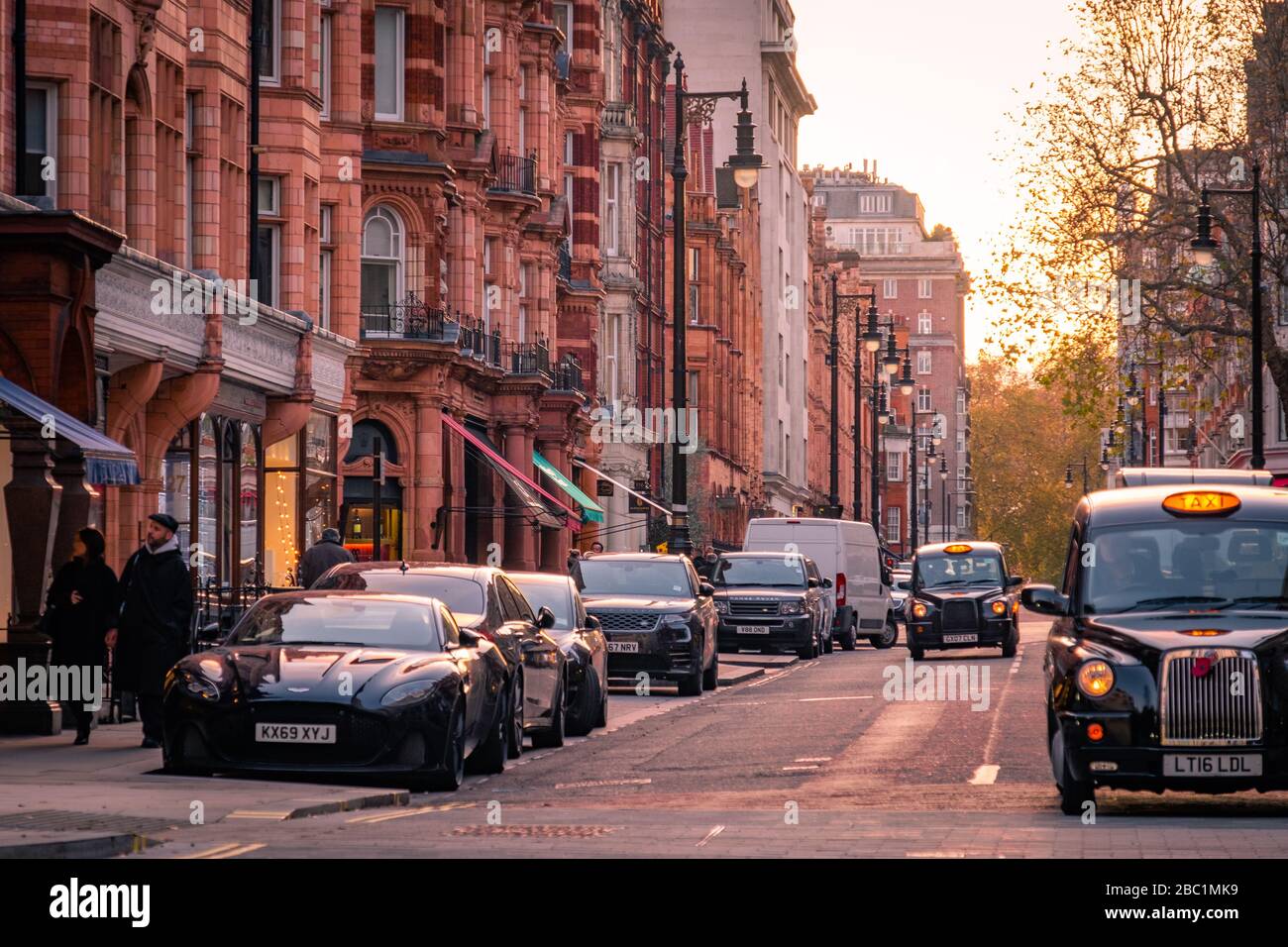 LONDRA-Mount Street a Mayfair, una strada georgiana e una destinazione di lusso per lo shopping Foto Stock