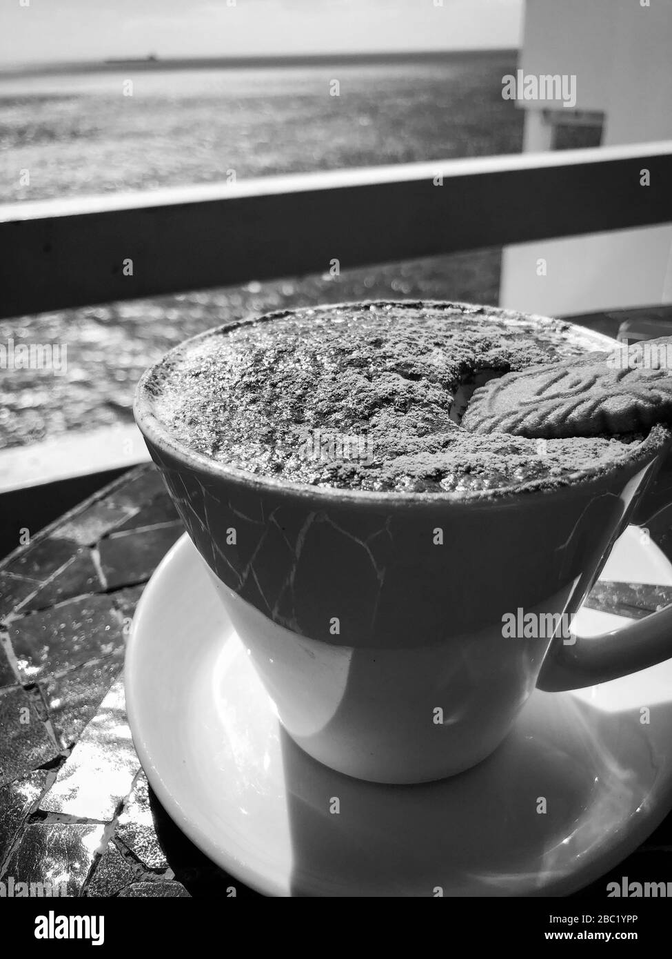 gustoso cappuccino italiano con cannella Foto Stock