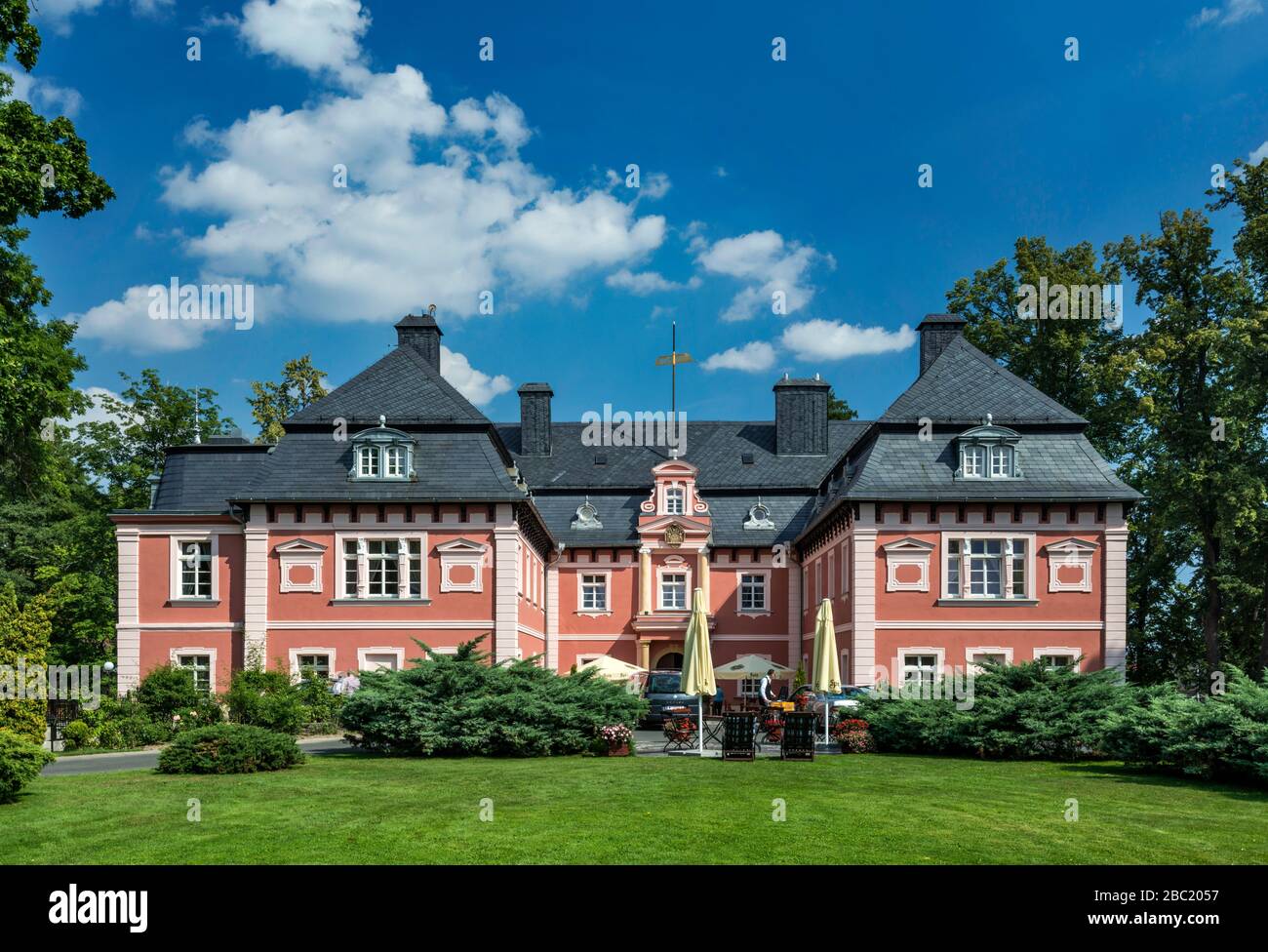 Milkow Palace, 17th secolo, ricostruito nel 1768, hotel a Milkow, Jelenia Gora Valley Culture Park (Valle dei palazzi), bassa Slesia, Polonia Foto Stock