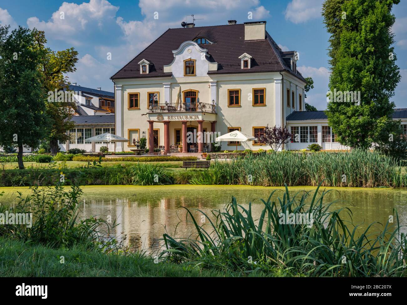 Palace Over Water, 1787, hotel a Staniszow, Jelenia Gora Valley Culture Park (Valle dei palazzi), bassa Slesia, Polonia Foto Stock