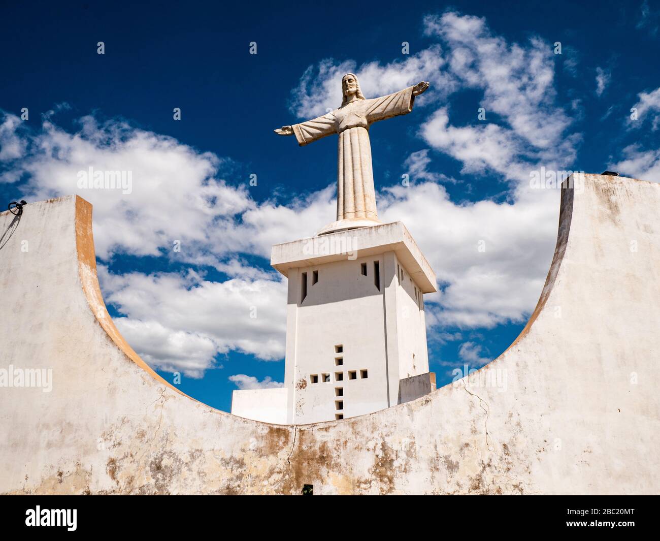 Statua del re cristo in cima alla collina di Lubango, angola Foto Stock