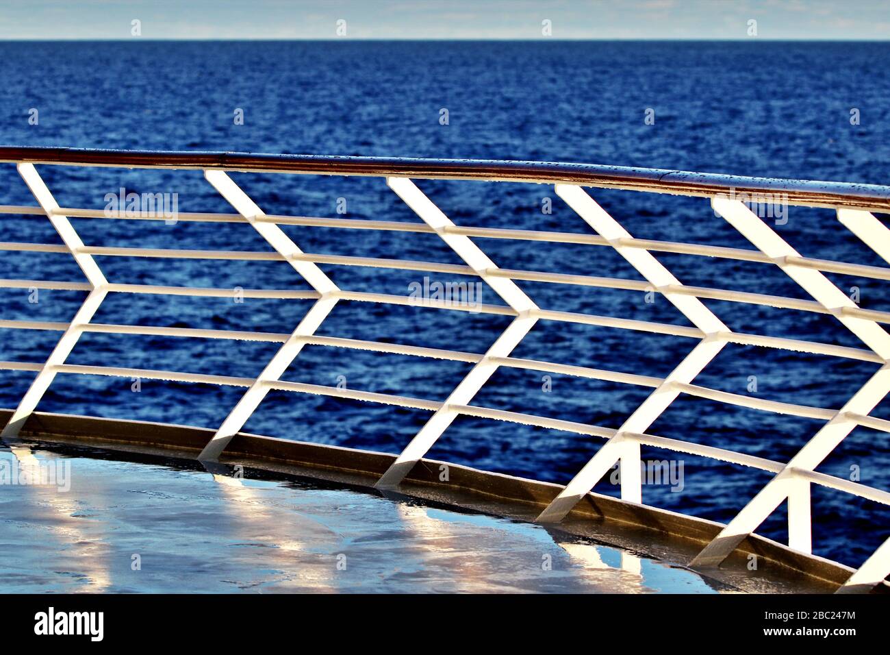 Ringhiera della nave da crociera Foto Stock