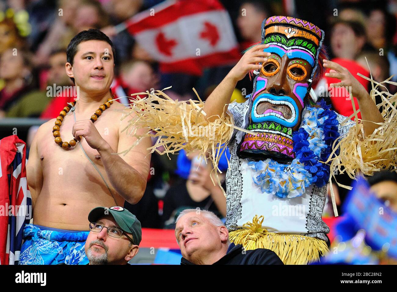 Vancouver, Canada. 8th marzo 2020. I fan della squadra Figi si rallegrano della squadra figiana mentre si reamano sul campo contro le Figi nella partita n. 30 (finali del quartiere della Coppa 2) Foto Stock