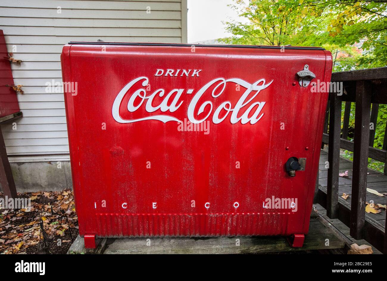 Vintage Red Coca Cola Cooler, New Hampshire, New England, USA, Coca Cola Foto Stock