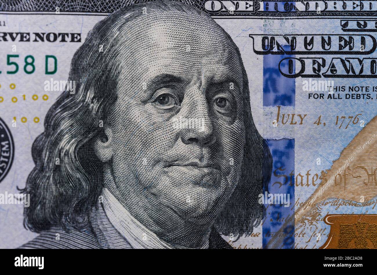 Benjamin Franklin su 100 dollari USA. Concetto di recessione e crisi economica. Foto Stock
