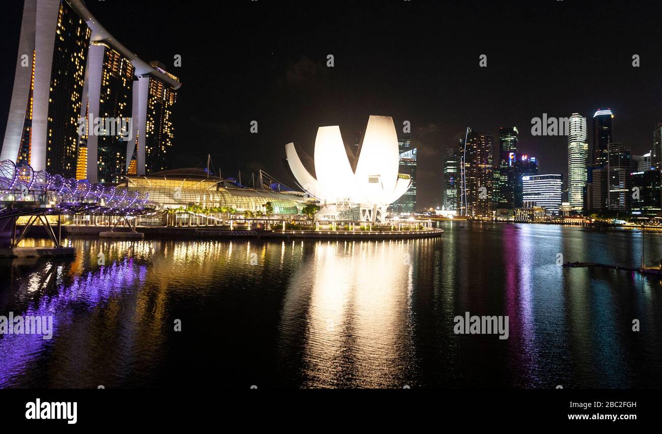 Marina Bay Sands e il Museo ArtScience a forma di fiori di loto a Marina Bay Sands, Singapore Foto Stock