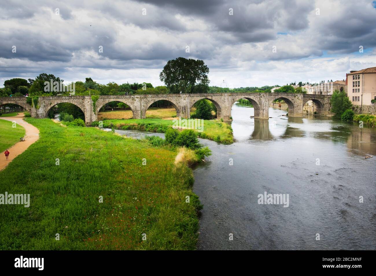 Pont Vieux attraversando l'Aude a Carcassonne Aude Francia Foto Stock