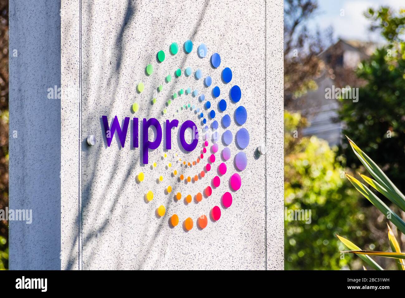 Mar 30, 2020 Mountain View / CA / USA - logo Wipro presso i loro uffici in Silicon Valley; WIPRO Ltd è una multinazionale indiana che fornisce Foto Stock