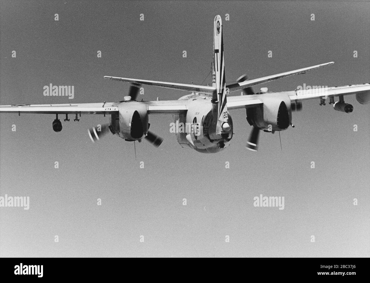 Grumman S-2E Tracker di VS-37 in volo nel giugno 1970. Foto Stock