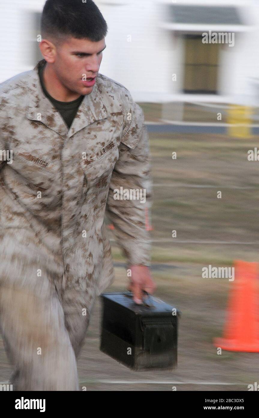 I Marines, i marinai e i soldati del GTMO eseguono un test di idoneità di combattimento Foto Stock