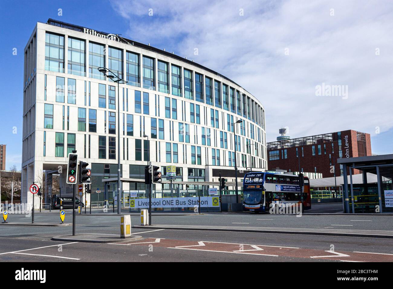 Hilton Hotel e Liverpool One stazione degli autobus, Canning Place, Liverpool Foto Stock