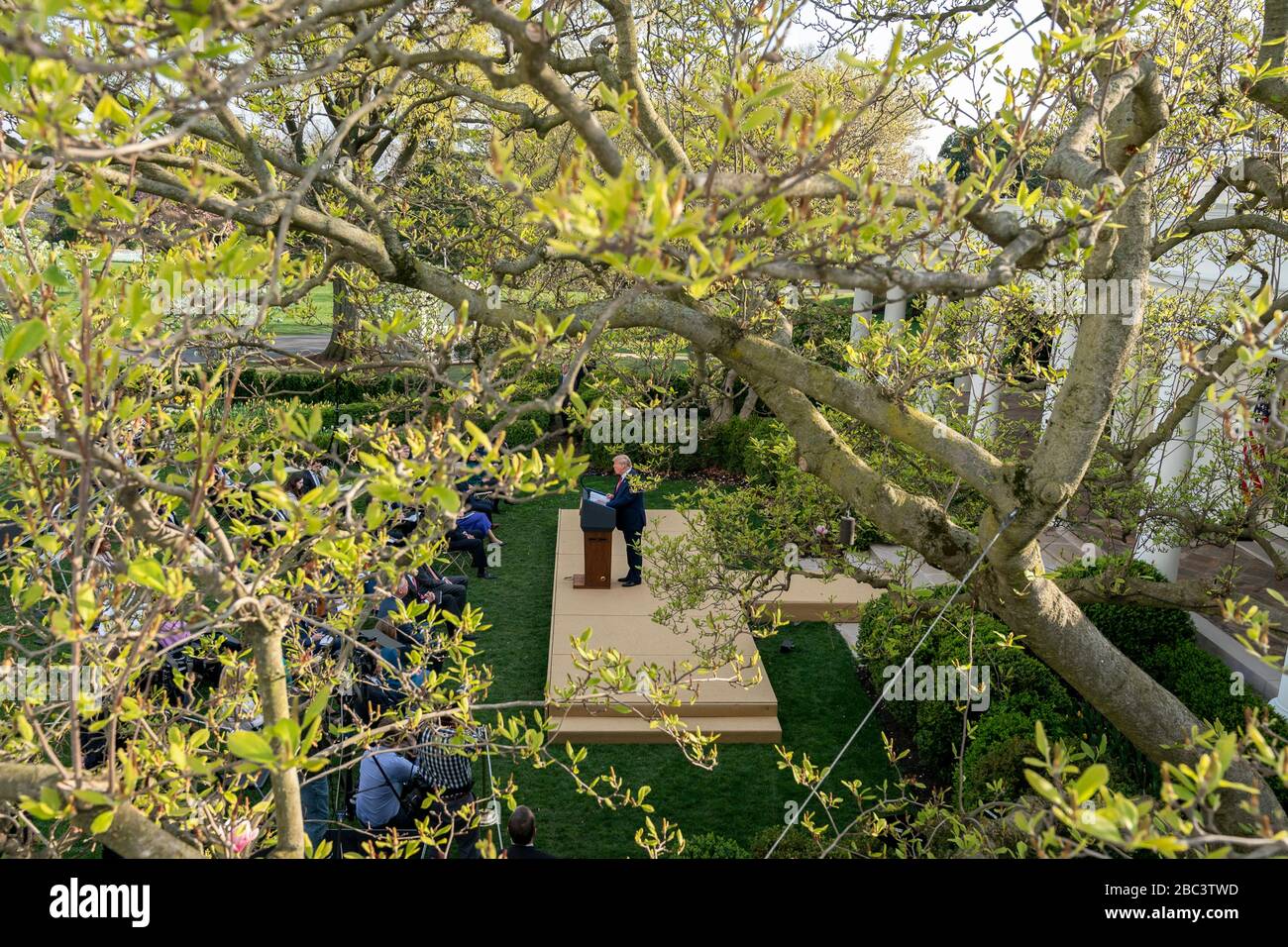 Il presidente degli Stati Uniti Donald Trump affronta le osservazioni al COVID-19 quotidiano, briefing sul coronavirus nel Rose Garden della Casa Bianca 29 marzo 2020 a Washington, DC. Foto Stock