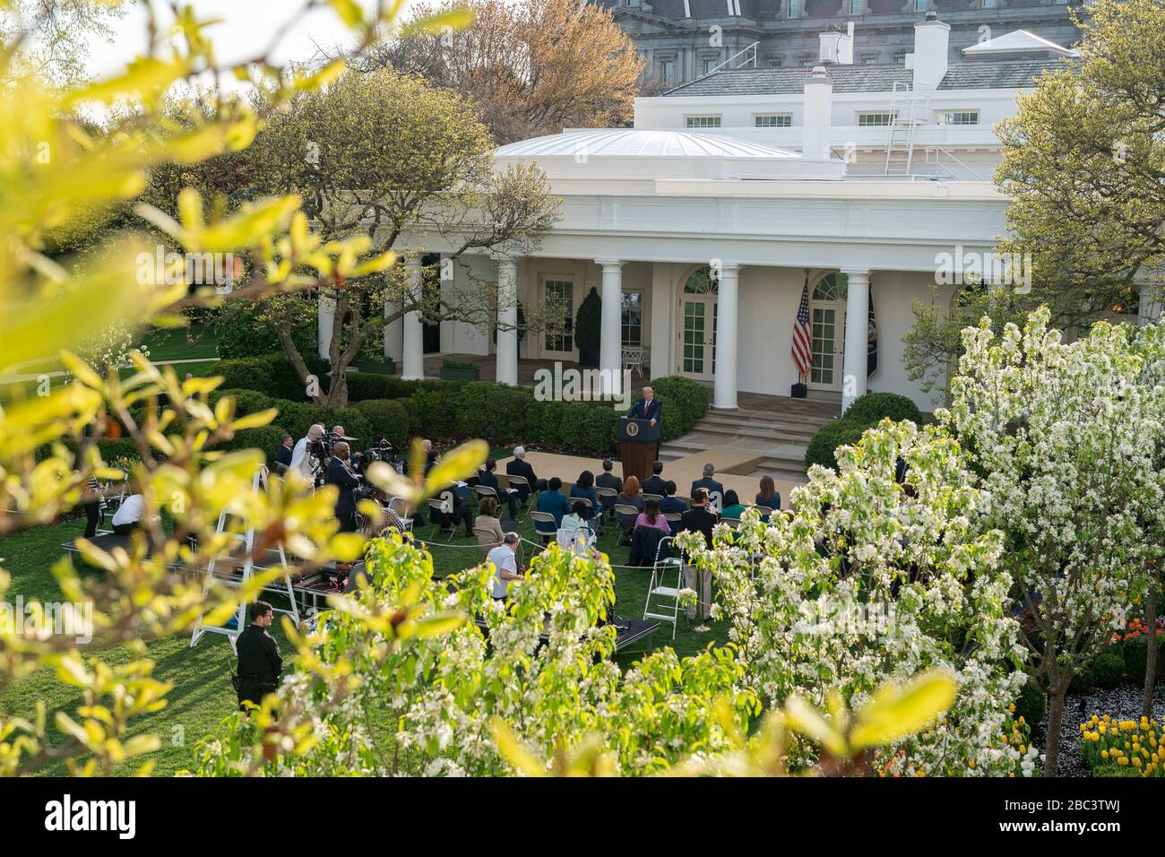 Il presidente degli Stati Uniti Donald Trump affronta le osservazioni al COVID-19 quotidiano, briefing sul coronavirus nel Rose Garden della Casa Bianca 29 marzo 2020 a Washington, DC. Foto Stock