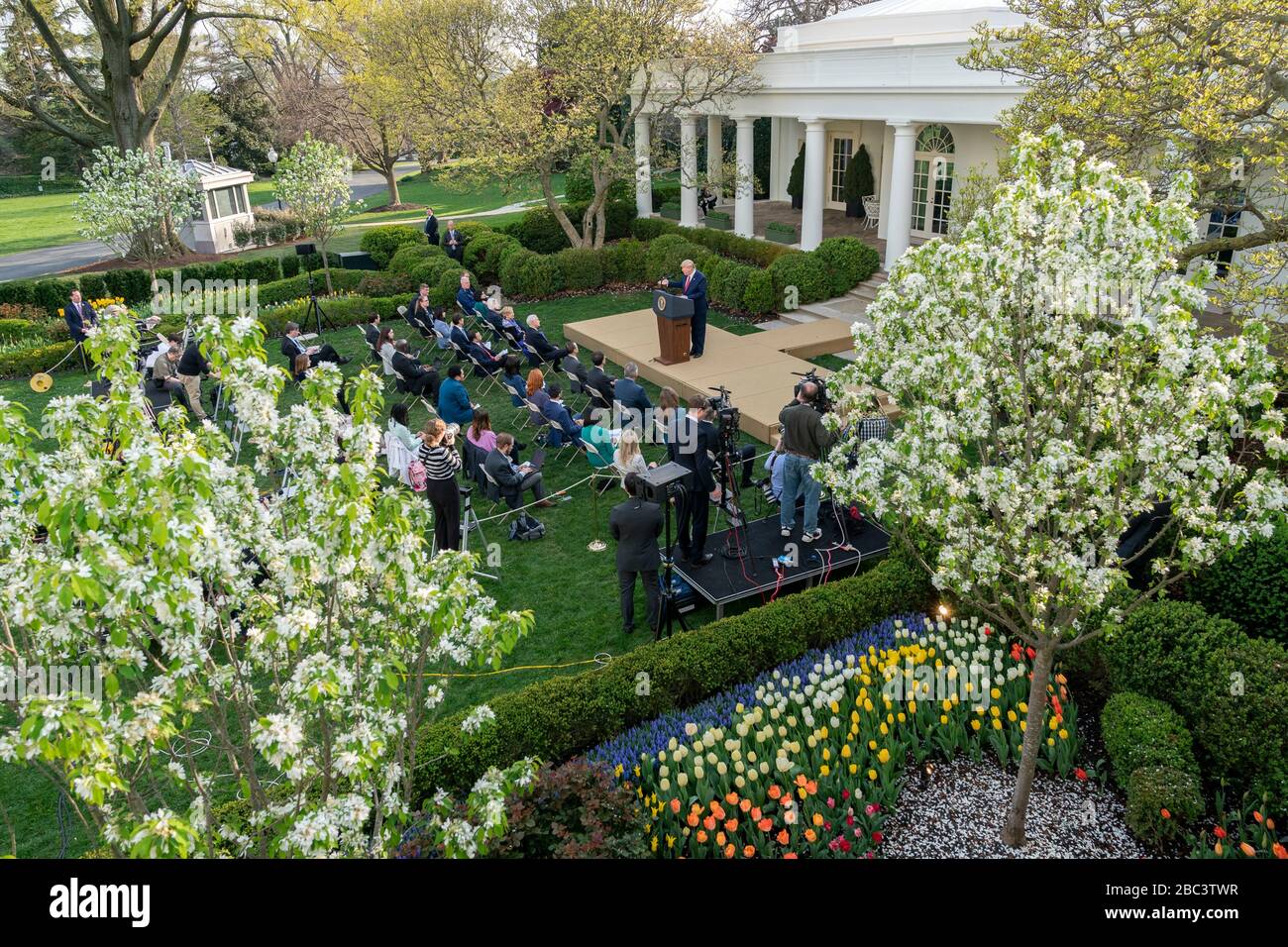 Il presidente degli Stati Uniti Donald Trump affronta le osservazioni al COVID-19 quotidiano, briefing sul coronavirus nel Rose Garden della Casa Bianca 29 marzo 2020 a Washington, DC. Foto Stock