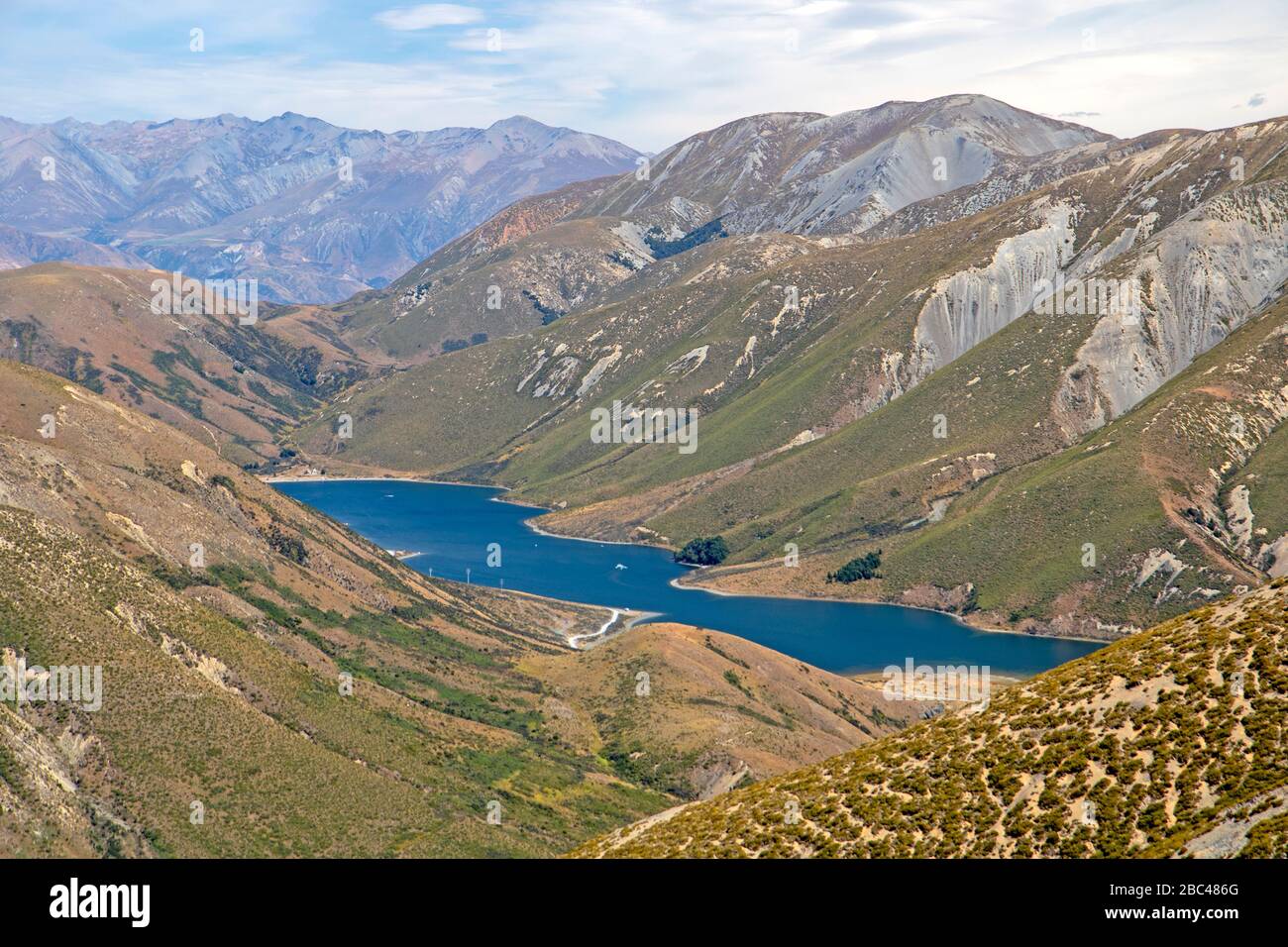 Vista del Lago Coleridge dalle pendici del picco Foggy sopra il Passo Porters Foto Stock