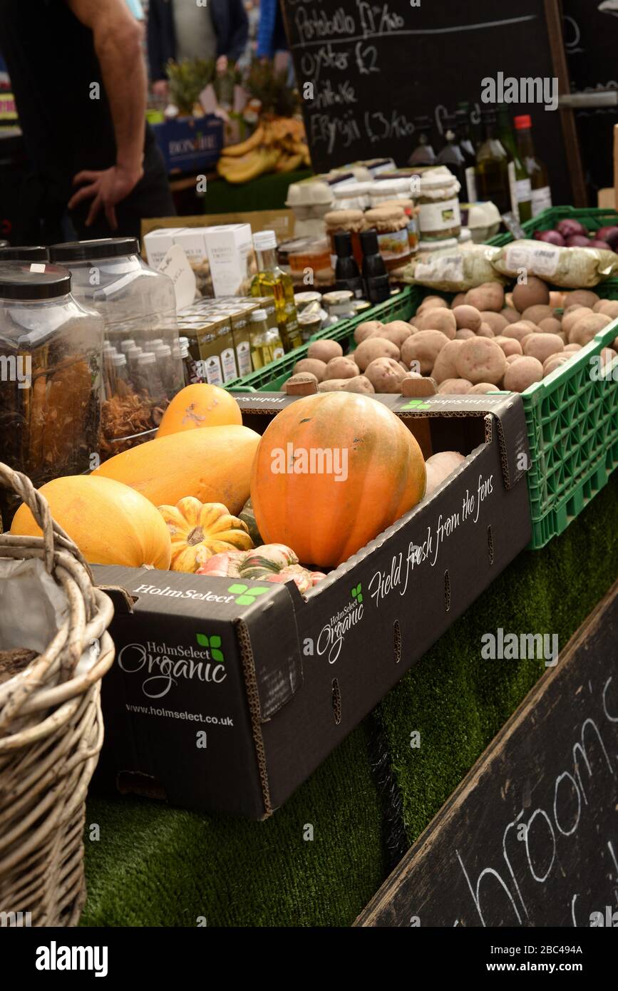 bancarella di cibo al mercato di strada di londra Foto Stock