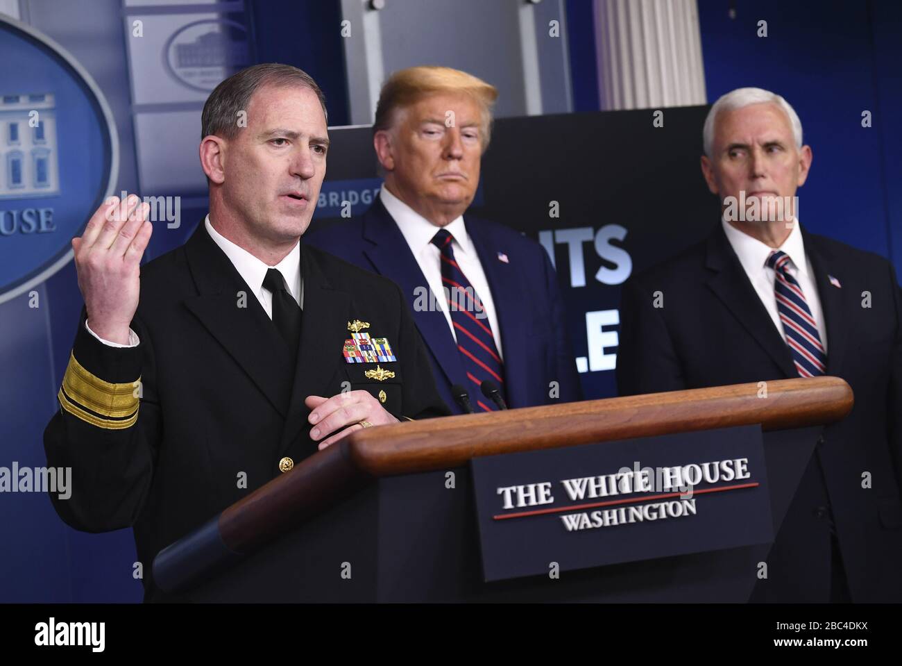 Washington, Stati Uniti. 02nd Apr, 2020. ADM. Posteriore Navy John Polowczyk parla a un briefing di Coronavirus presso la Casa Bianca di giovedì 2 aprile 2020 a Washington, DC. A causa della pandemia di COVID-19, negli Stati Uniti sono morte almeno 5.700 persone con più di 200.000 infetti. Più di 10 milioni di persone hanno perso il lavoro negli Stati Uniti nelle ultime due settimane. Foto Kevin Dietsch/UPI Credit: UPI/Alamy Live News Foto Stock