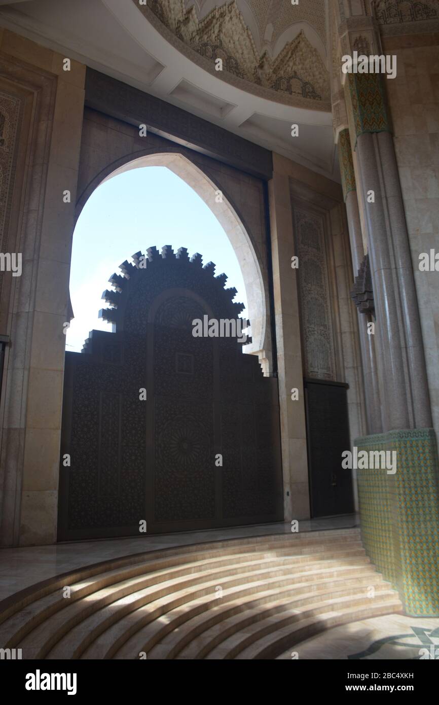 All'interno della Moschea Hassan II, Casablanca, Marocco, la settima moschea più grande del mondo e la più grande in Africa. Foto Stock
