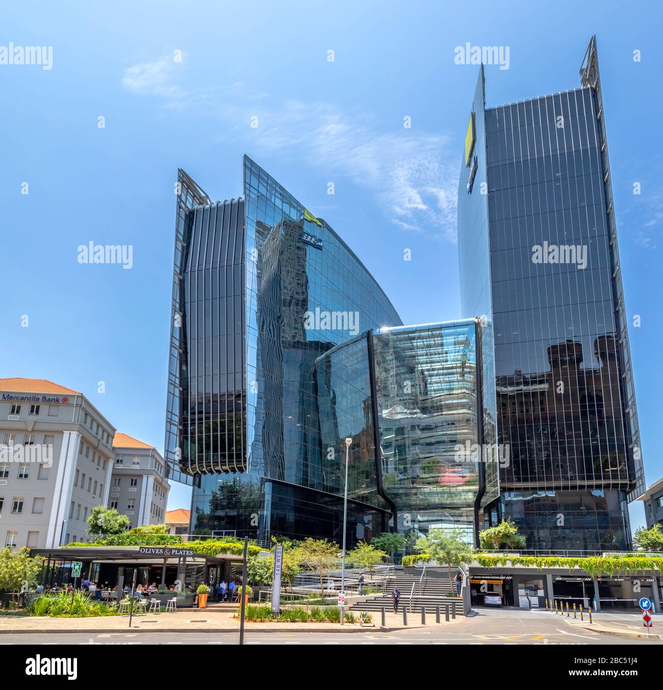 Johannesburg, Sud Africa, 31 gennaio - 2020: Uffici aziendali con rivestimento in vetro. Foto Stock