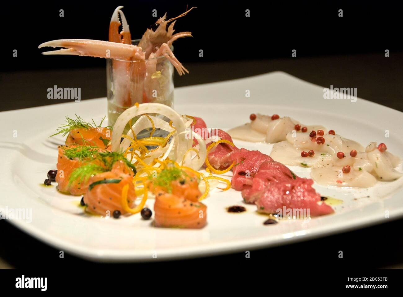 Cucina fusion - Giapponese pesce fresco Foto Stock