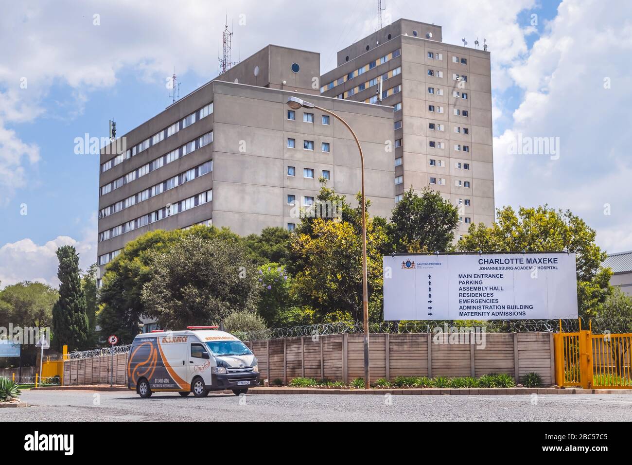 Johannesburg, Sudafrica, 14 marzo - 2020: Esterno dell'ospedale universitario. Foto Stock