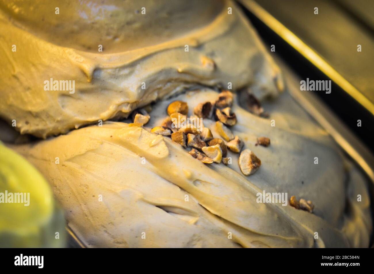 gustoso mix di gelato italiano e frutta fresca Foto Stock