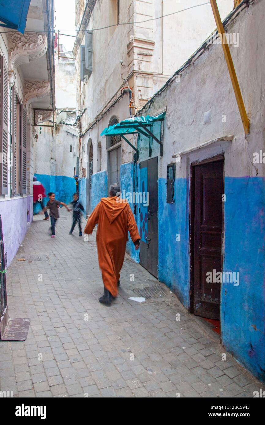 Tangeri, Marocco: Strada stretta nella Medina Foto Stock