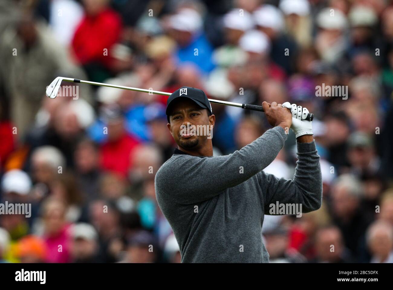 Tiger Woods degli Stati Uniti sul tee 5th Foto Stock