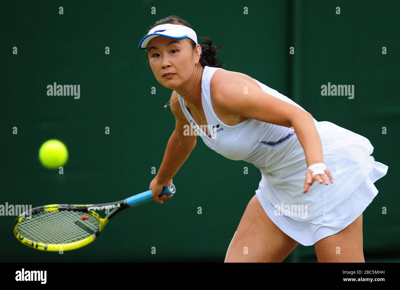 Shuai Peng cinese in azione contro Ayumi Morita del Giappone Foto Stock