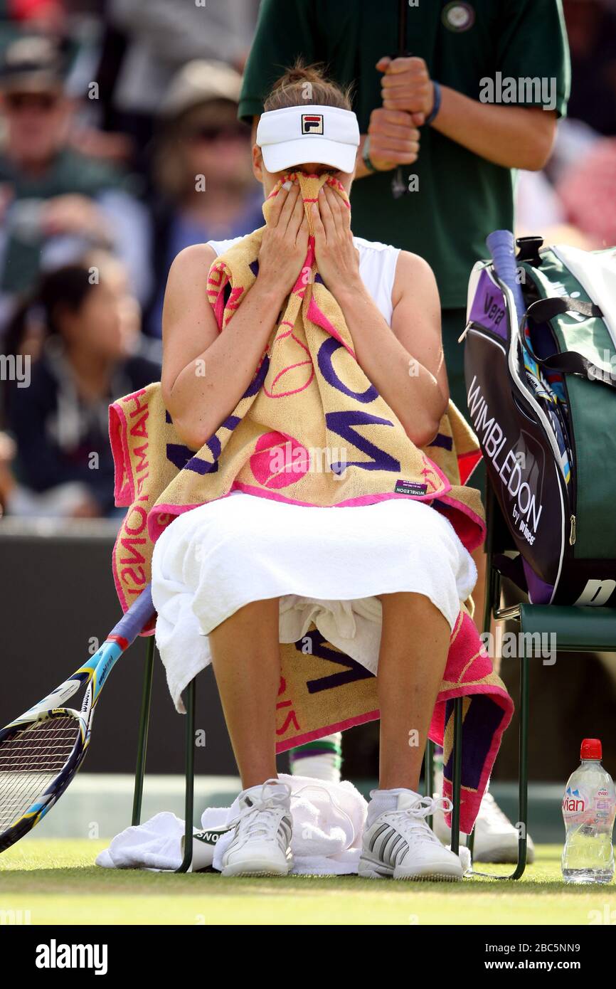 Vera Zvonareva, la Russia, è visibilmente sconvolta prima di ritirarsi dalla partita contro Kim Clijsters, il Belgio Foto Stock