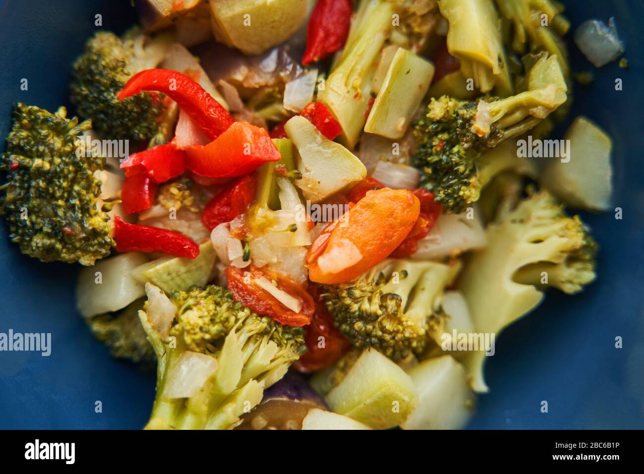 Verdure al vapore. Verdure bollite in un piatto. Foto Stock