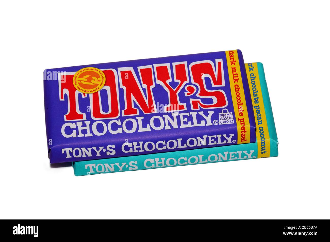 Barre di barrette di cioccolato cioccolato cioccolato Tony's isolate su sfondo bianco. Immagine ritagliata per illustrazione e uso editoriale. Foto Stock