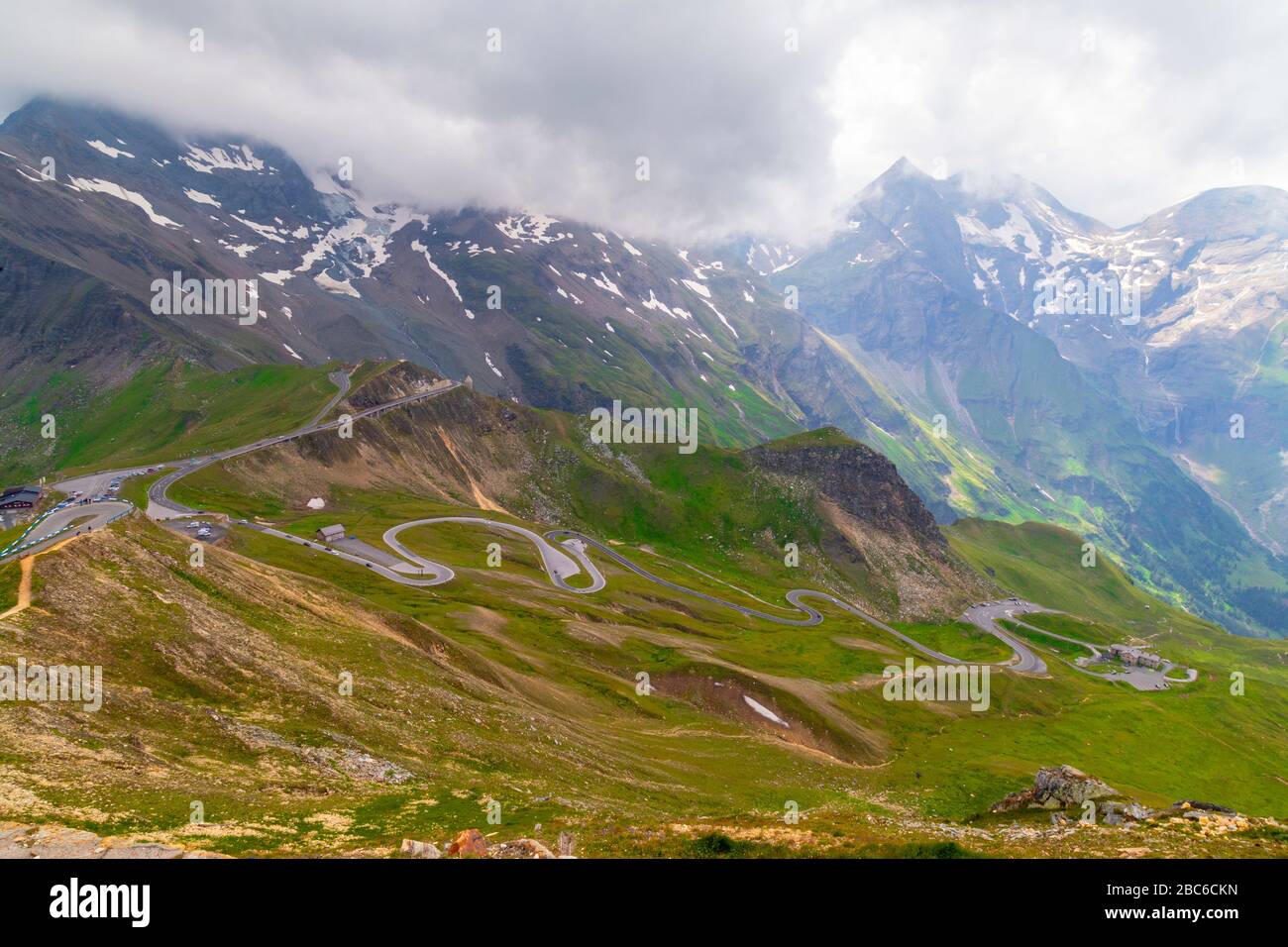 La Strada alpina del Grossglockner Strada alpina è la più alta montagna passare in Austria. Bruck si collega allo stato di Salisburgo con Heiligenblut in Carinzia attraverso il FUSC Foto Stock