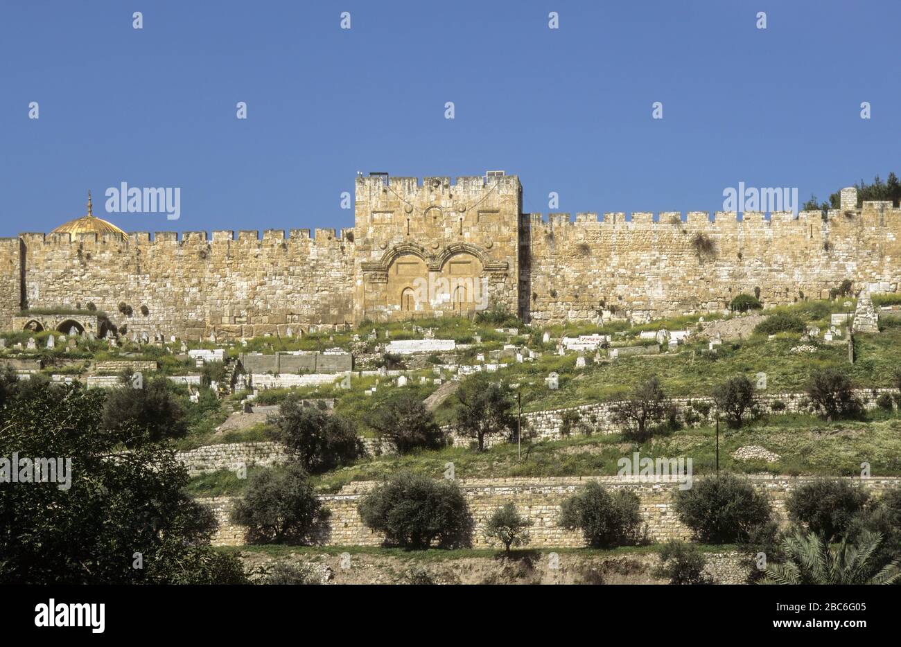 Gerusalemme, la Città Vecchia, la porta d'Oro (porta orientale) conduce al Monte del Tempio che è stato murato fin dai tempi medievali. Foto Stock