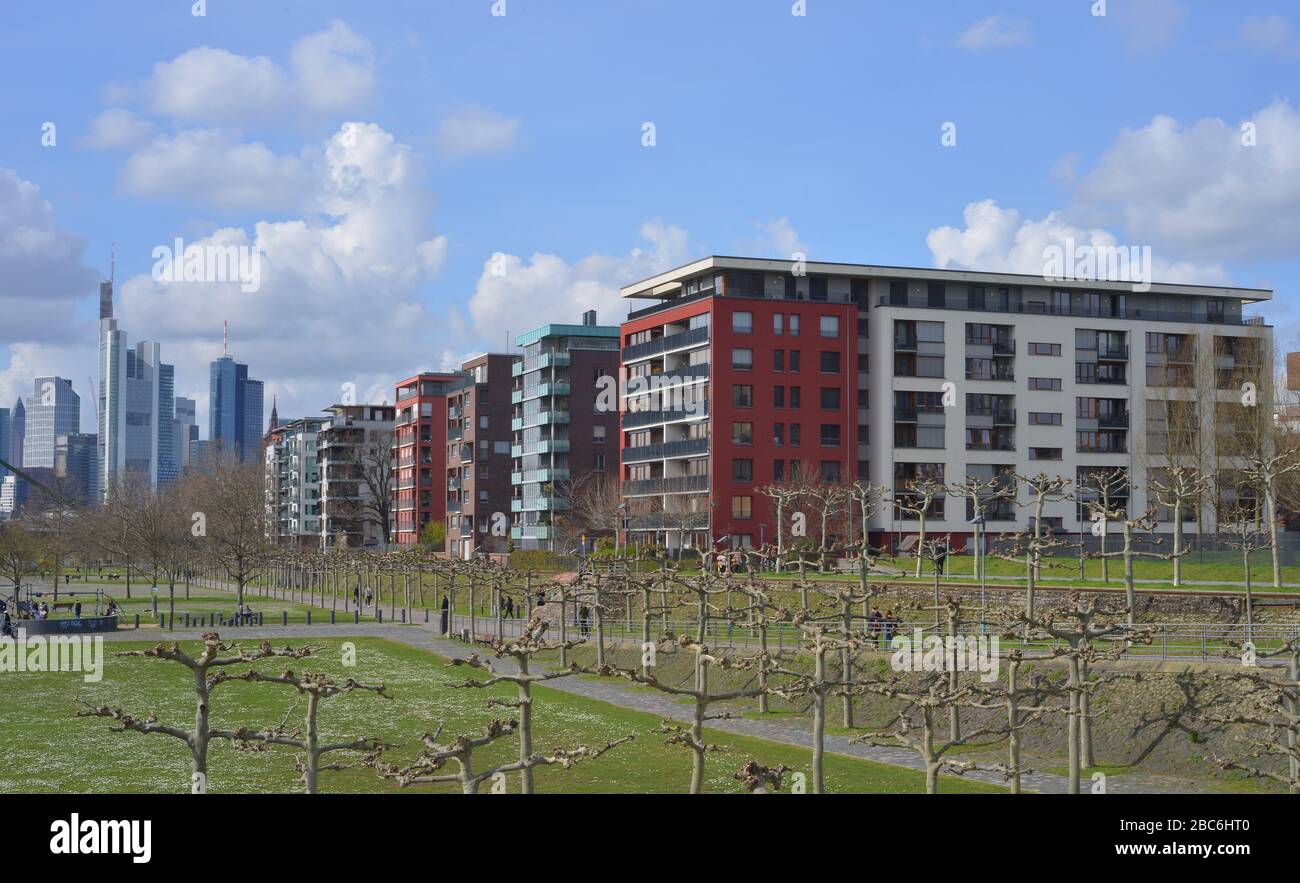 Francoforte sul meno eastend vista di edifici moderni e parte dei grattacieli del centro Foto Stock