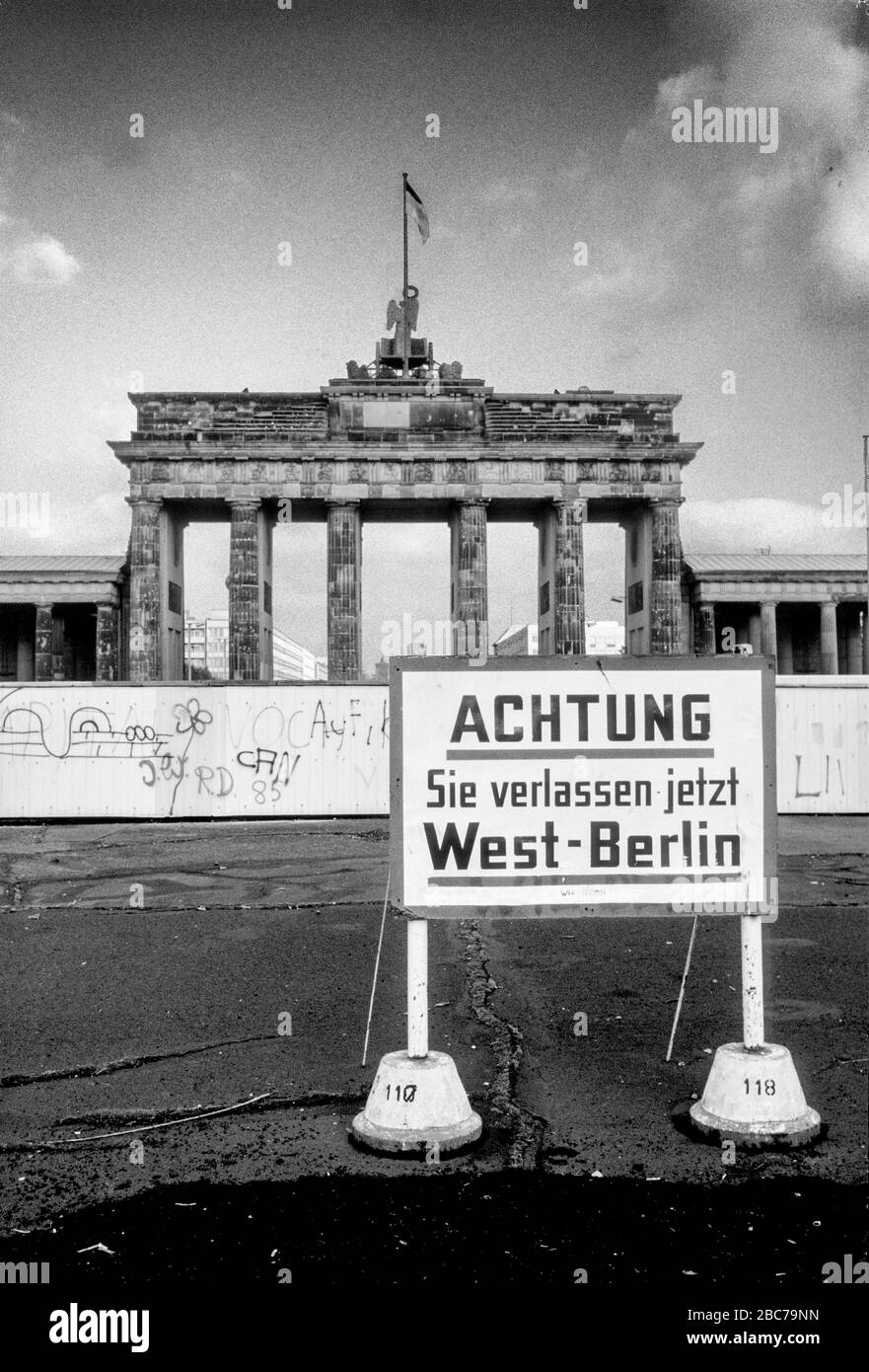 Alcune delle ultime foto con il muro di Berlino da ovest lato tedesco giorni prima è caduto il 9 novembre 1989. Il muro di Berlino divisa da 196 Foto Stock