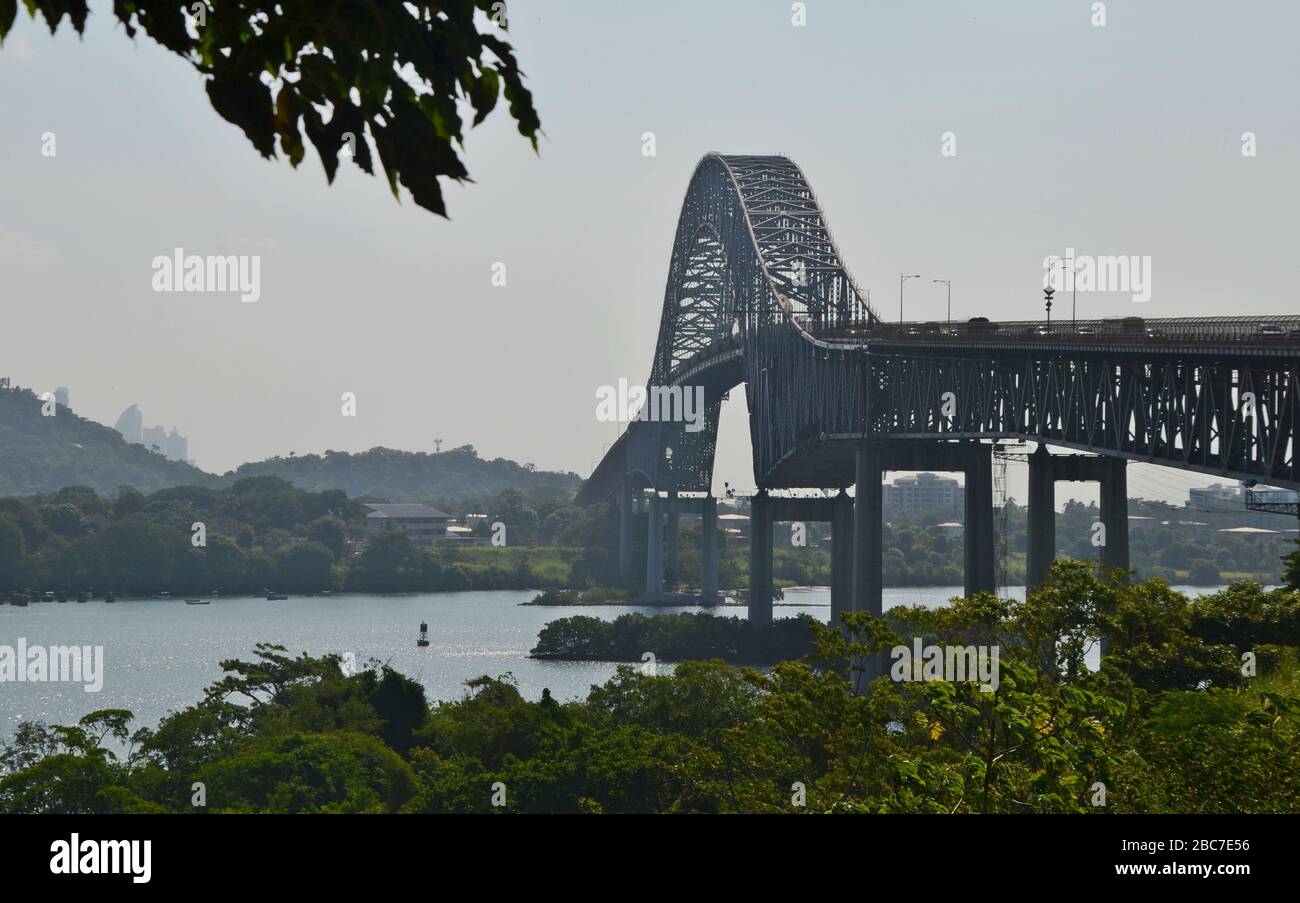 Famoso ponte all'ingresso del canale di Panama Foto Stock