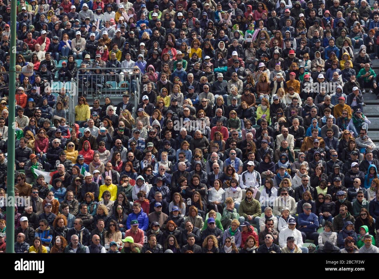 spettatori e tifosi allo stadio 18/04/2015 19/04/2015 fed cup Foto Stock
