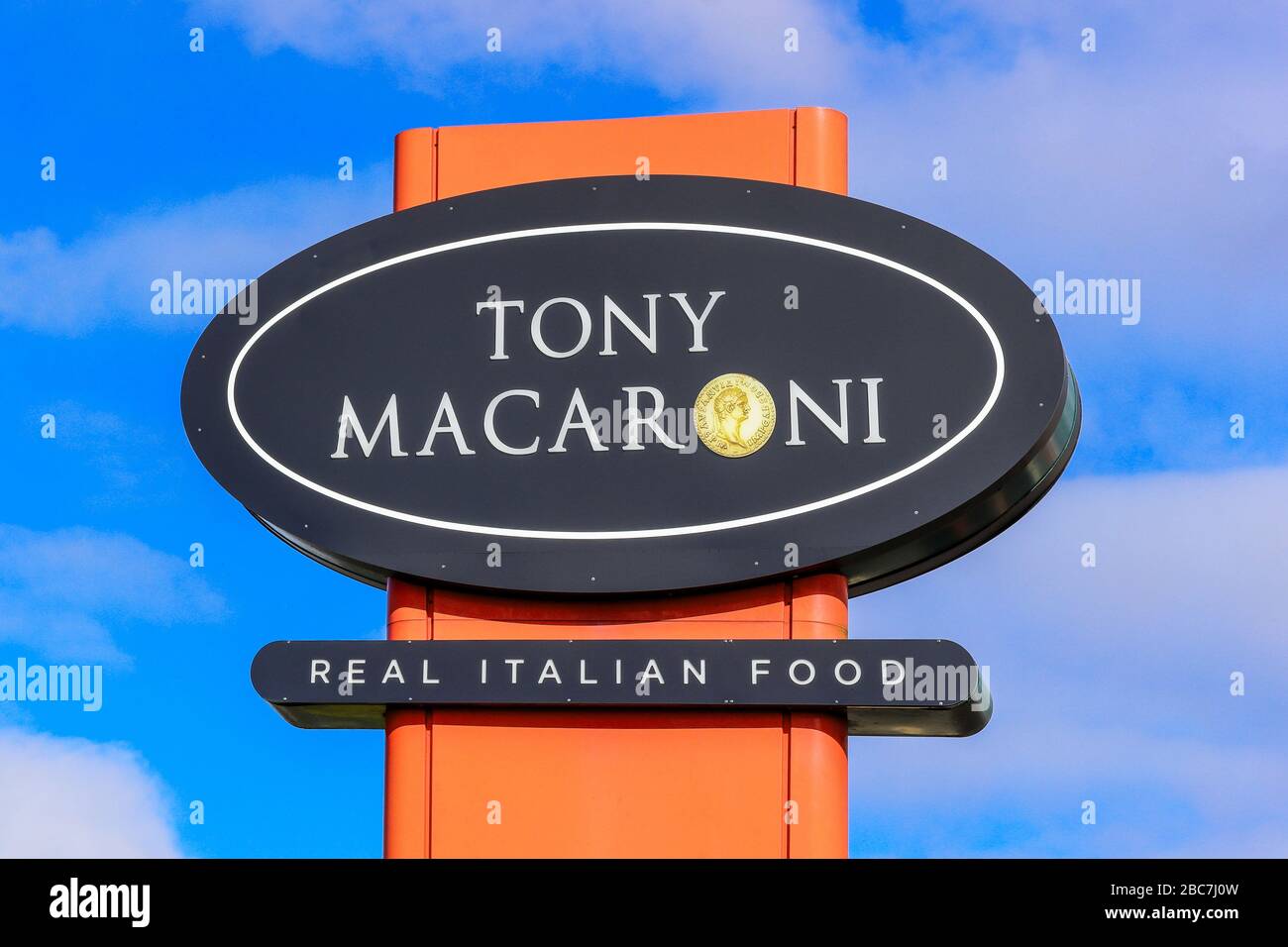 Logo post per Tony Macaroni un ristorante italiano tradizionale, Irvine shopping Mall, Regno Unito Foto Stock