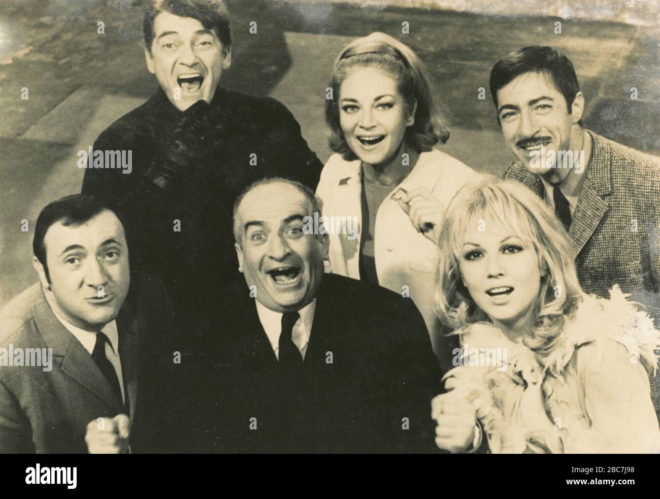 Attori francesi Louis De Funès, Jean Marais, Mylène Demongeot, e Mino Doro nel film Fantomas Vs. Scozia Yard, Francia 1967 Foto Stock