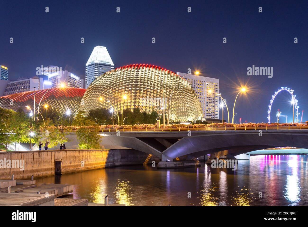 Teatri Esplanade sulla Baia al tramonto, quartiere Civico, zona Centrale, Singapore Foto Stock