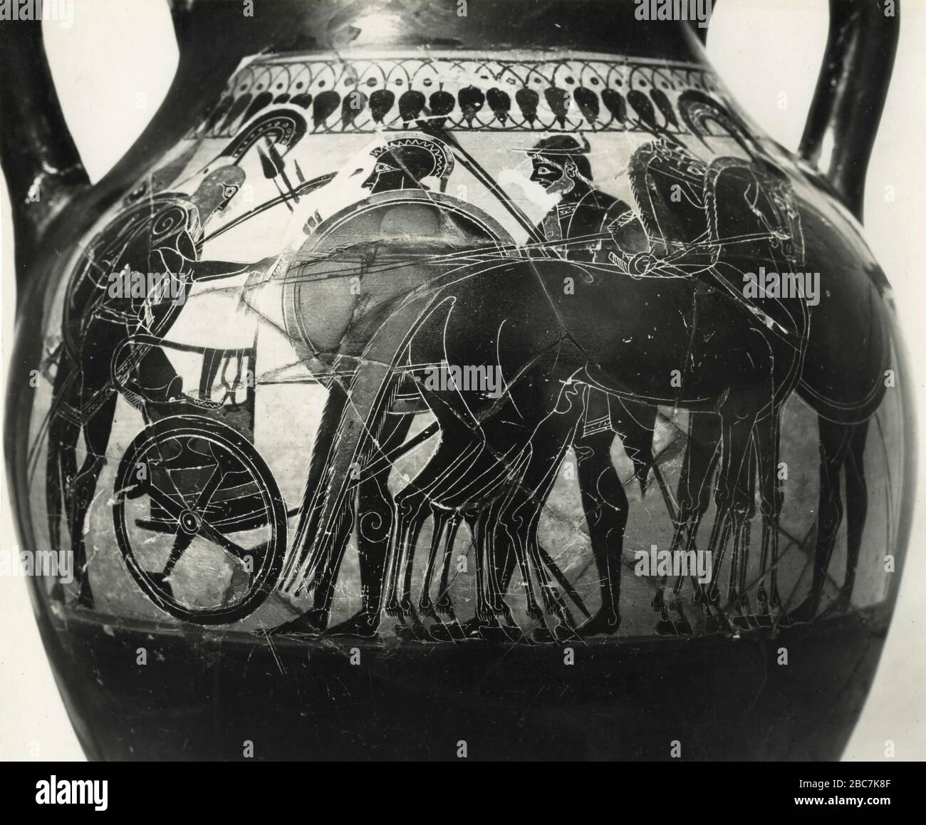 Guerrieri in partenza per la battaglia, Attic Amphora Painting, Museo Etrusco, Roma, Italia anni Venti Foto Stock