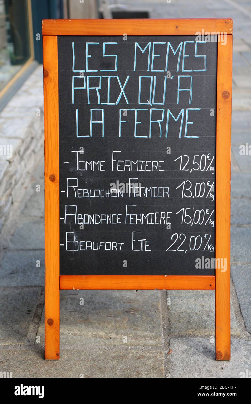 Les prix sont les mêmes qu'à la ferme. traiteur. Saint-Gervais-les-Bains. Alta Savoia. Francia. Foto Stock