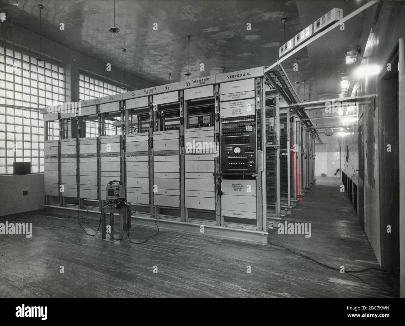 Centralino telefonico dell'impianto siderurgico sovietico Stalin, Dunaújváros, Ungheria 1951 Foto Stock