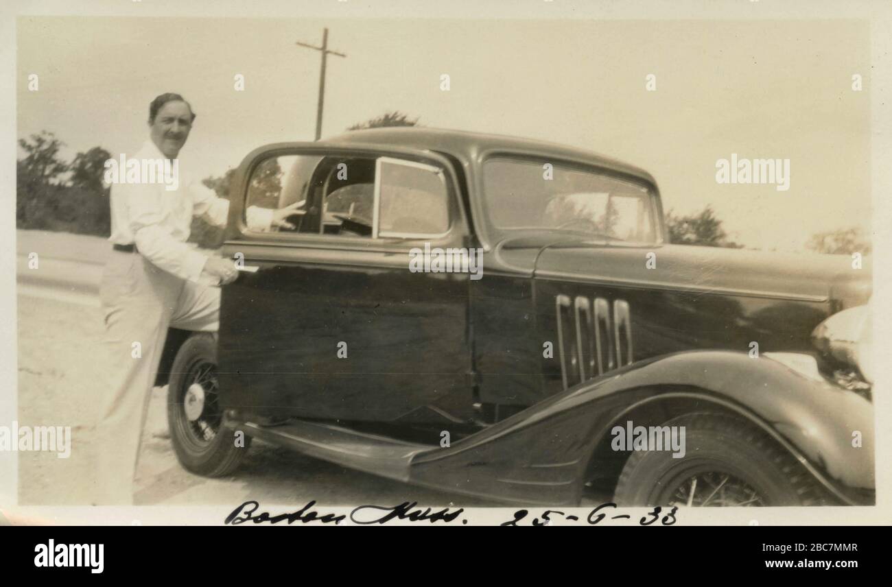 Uomo e la sua vettura coupè, Boston, Mass, USA 1933 Foto Stock