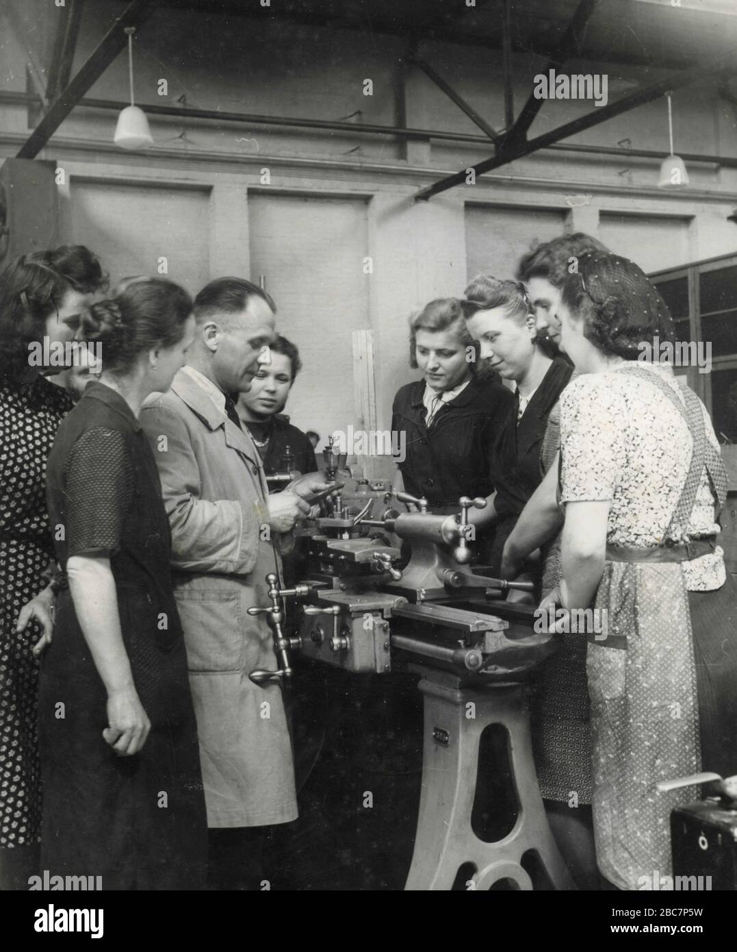 Tedesco donne formazione in una fabbrica, Germania anni trenta Foto Stock