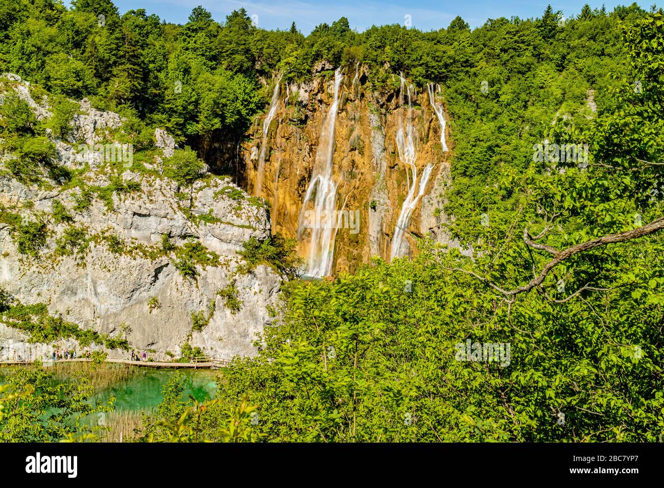 Veliki Slap, la Grande cascata, al Parco Nazionale dei Laghi di Plitvice in Croazia, Europa. Maggio 2017. Foto Stock