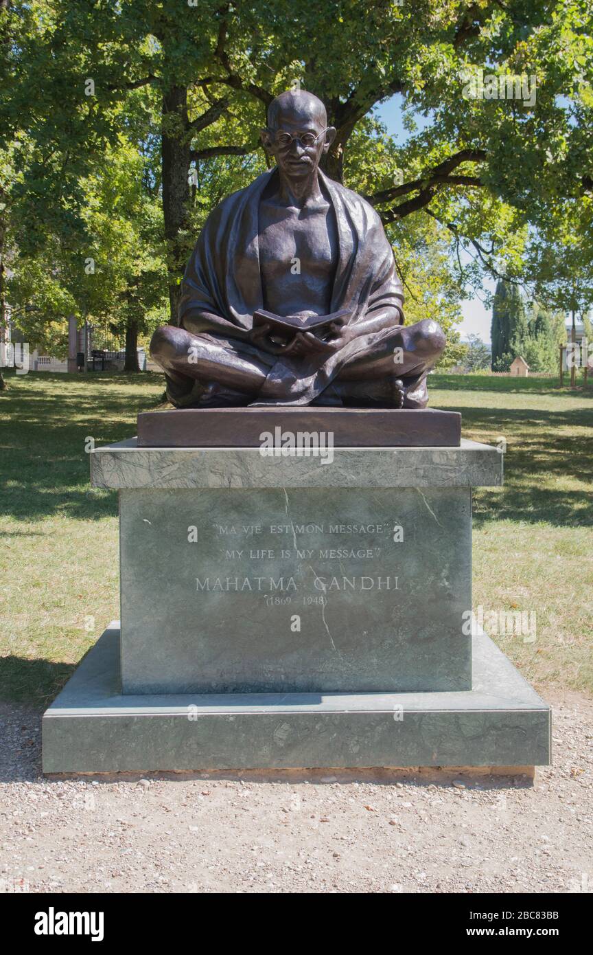 Statua di Mahatma Gandhi nel Parco Ariana, Ginevra, Svizzera. Foto Stock