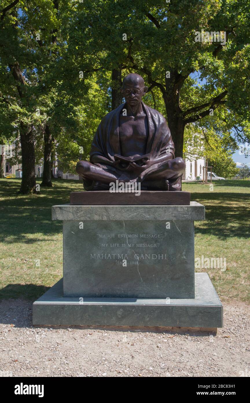 Statua di Mahatma Gandhi nel Parco Ariana, Ginevra, Svizzera. Foto Stock